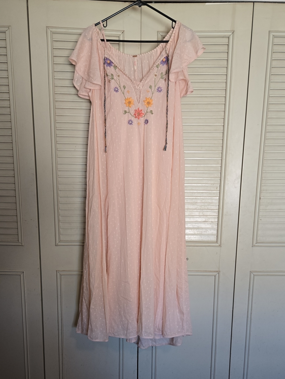 Free People Light Pink Embroidered Maxi Dress. NWT Sz M